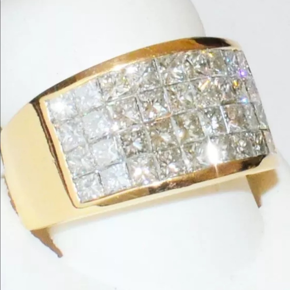 A Brand New Ladies Invisible Set 18kt