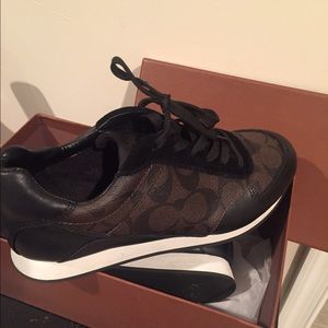 Coach tennis never worn size 6