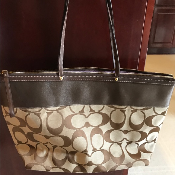Coach tote - Picture 2 of 3