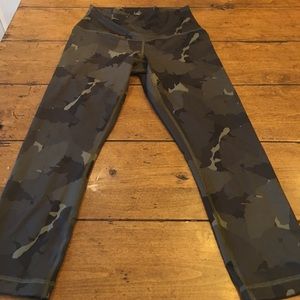 Lululemon wunder under