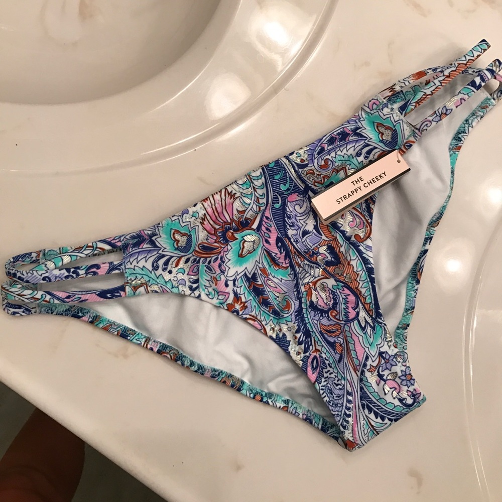 VS swimsuit bottom: the strappy cheeky - paisley