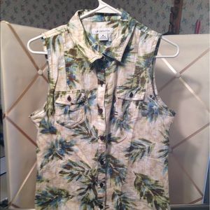 Liz Claiborne sleeveless top