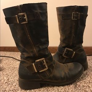 Distressed boots with gold buckle