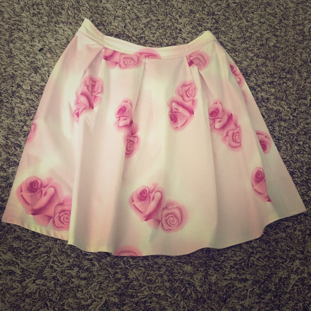 NWOT Beautiful floral skirt