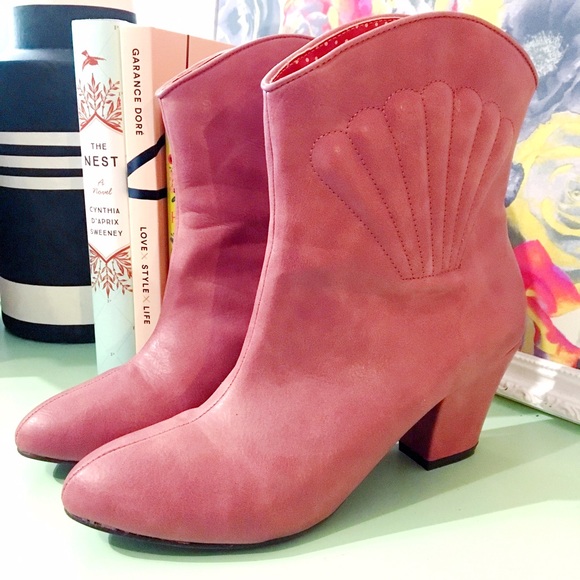 b.a.i.t. Footwear Shoes - B.A.I.T. Footwear Mauve Boot b.a.i.t. Footwear Shoes - B.A.I.T. Footwear Mauve Boot