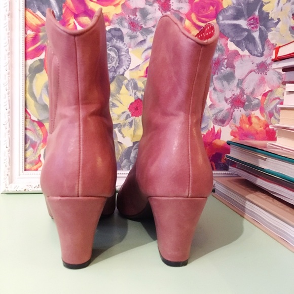 b.a.i.t. Footwear Shoes - B.A.I.T. Footwear Mauve Boot b.a.i.t. Footwear Shoes - B.A.I.T. Footwear Mauve Boot