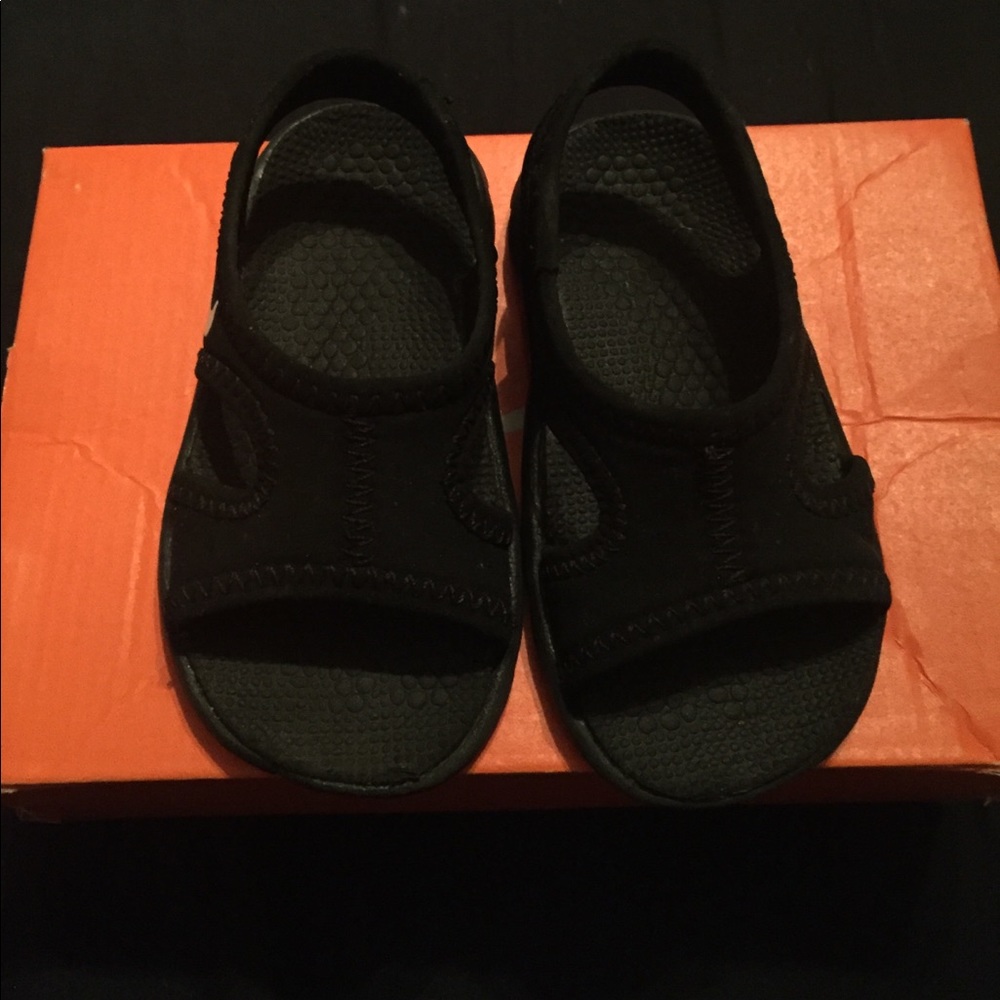 Toddlers nike sandals