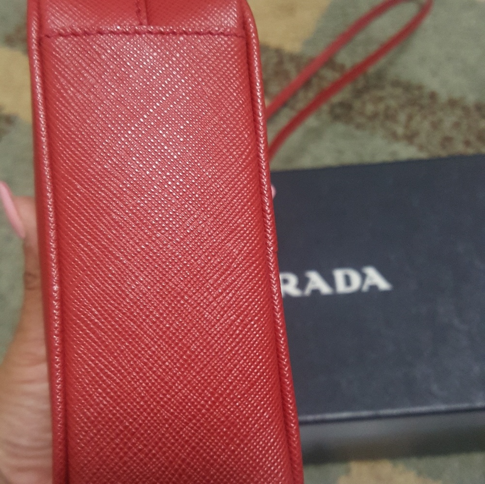 *SOLD* Prada Camera Crossbody - Picture 4 of 5
