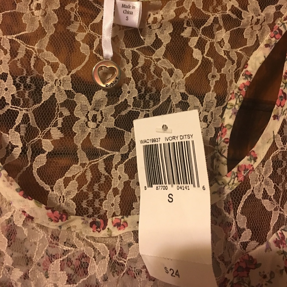 Beautiful hi-lo lace, flower blouse.