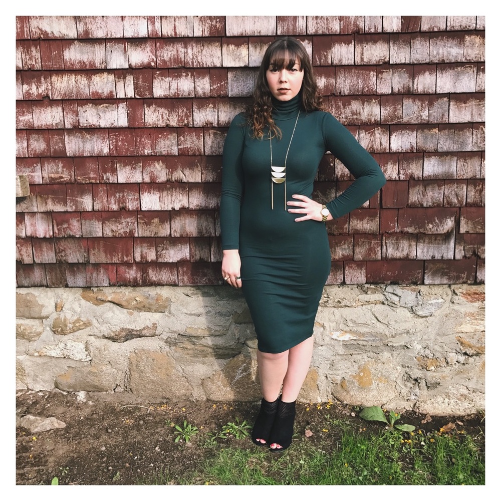 ⬇️Forest Green Turtle Neck Midi Dress
