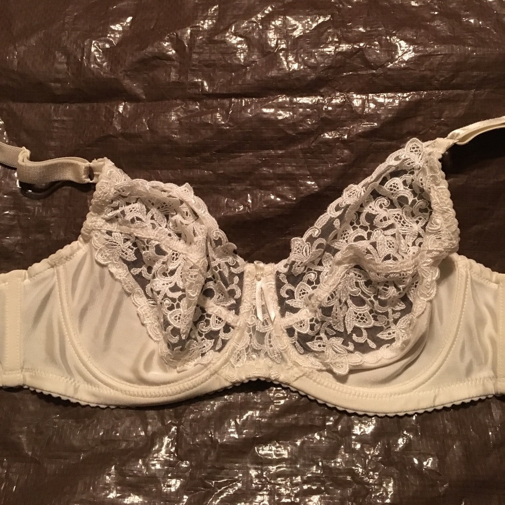 LOWER PRICE!!!! Wacoal Bra