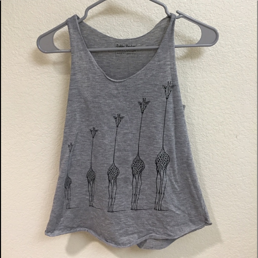Grey top with giraffes