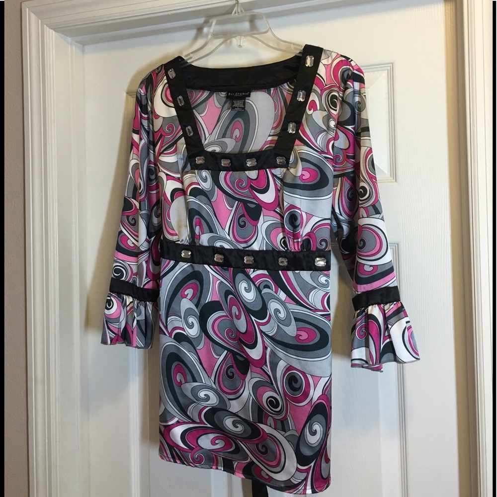 BAY STUDIO CAREER JEWELED TOP SIZE L - LIKE NEW!