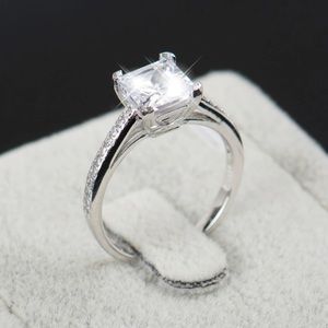 Fashion engagement ring