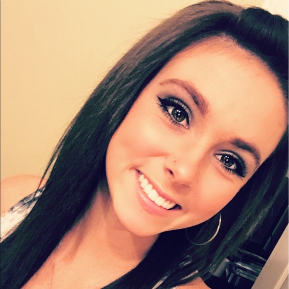 Meet your Posher, Macayla - Picture 1 of 1