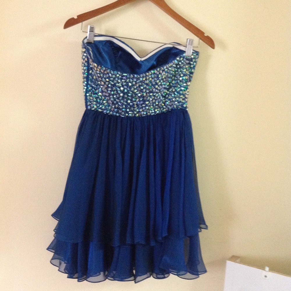 Laura Design size 4 prom (formal dress)