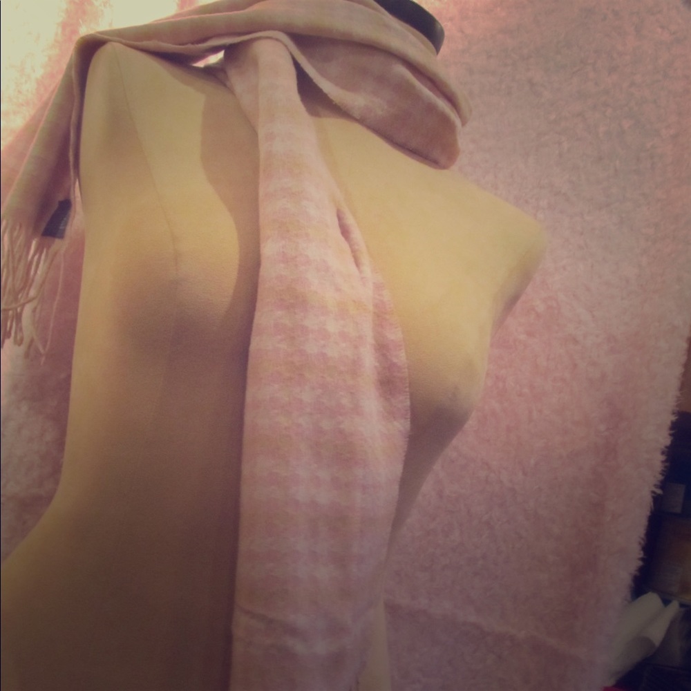 Pink and cream scarf with fring
