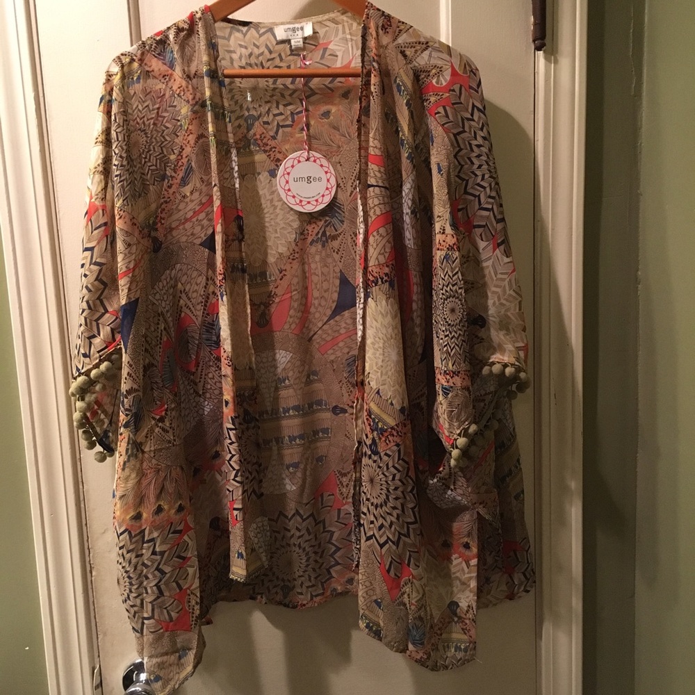 NWT Umgee Tan Print Pom-Pom Poncho