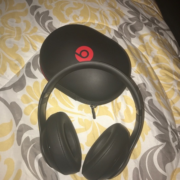 Matte Black Studio Beats - Picture 1 of 2