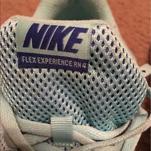 Nike Flex Experience Run 4