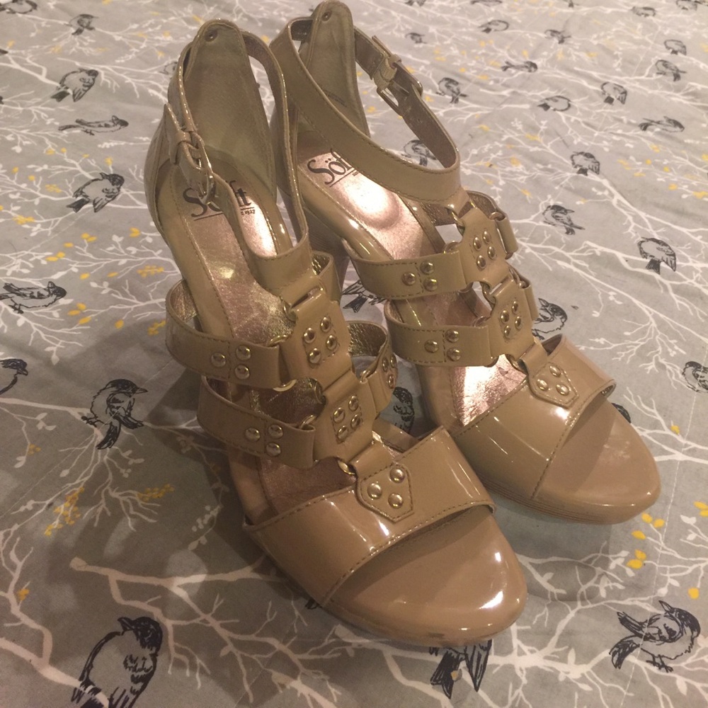 Tan strappy sandles