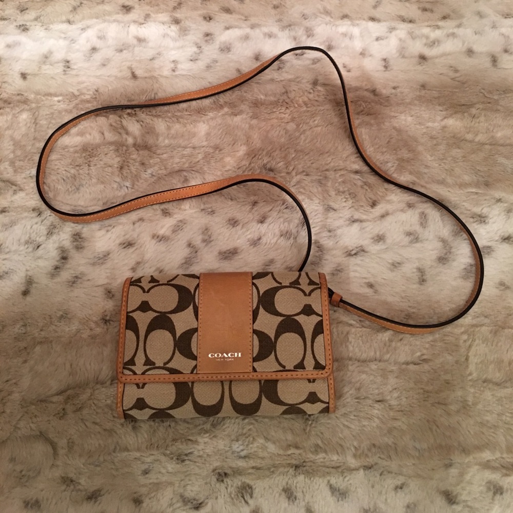 Coach wallet cross body!!