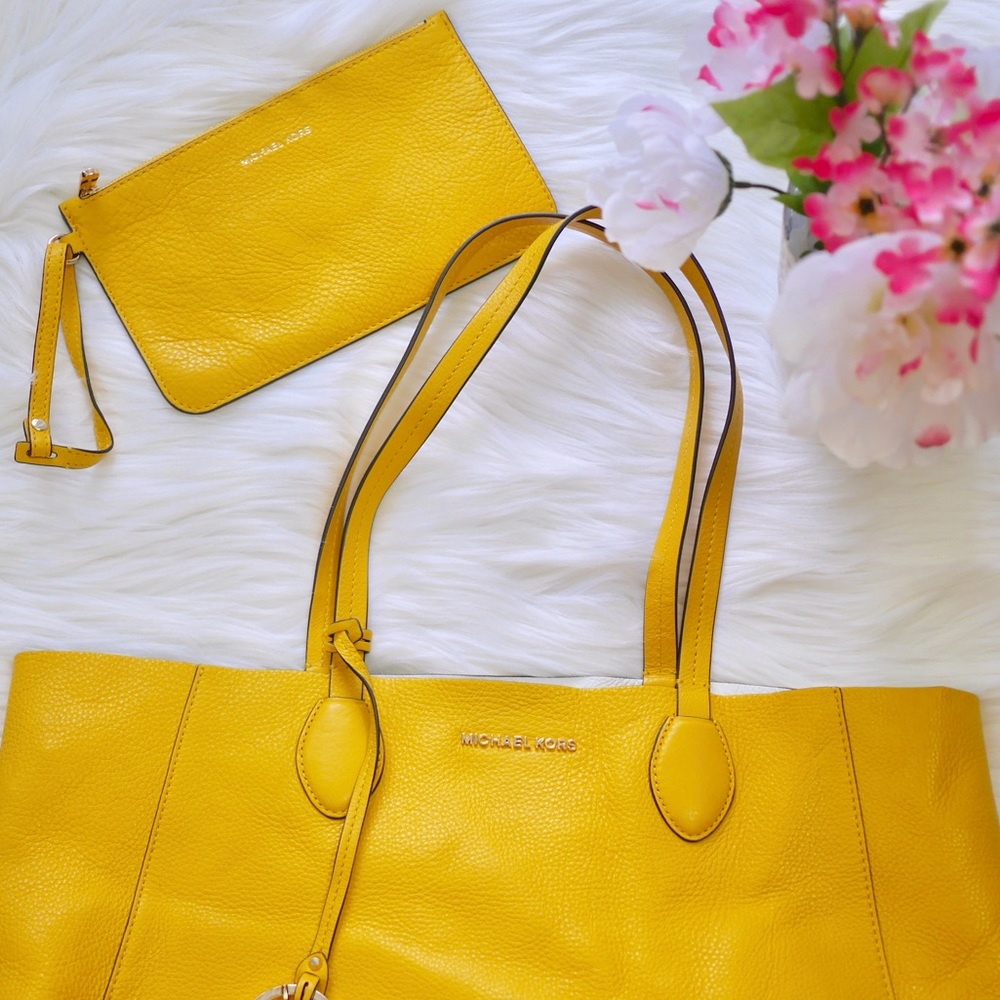 ❌SOLD❌Michael Kors Mae Large East West Tote