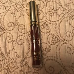 Kylie matte liquid lip in Leo