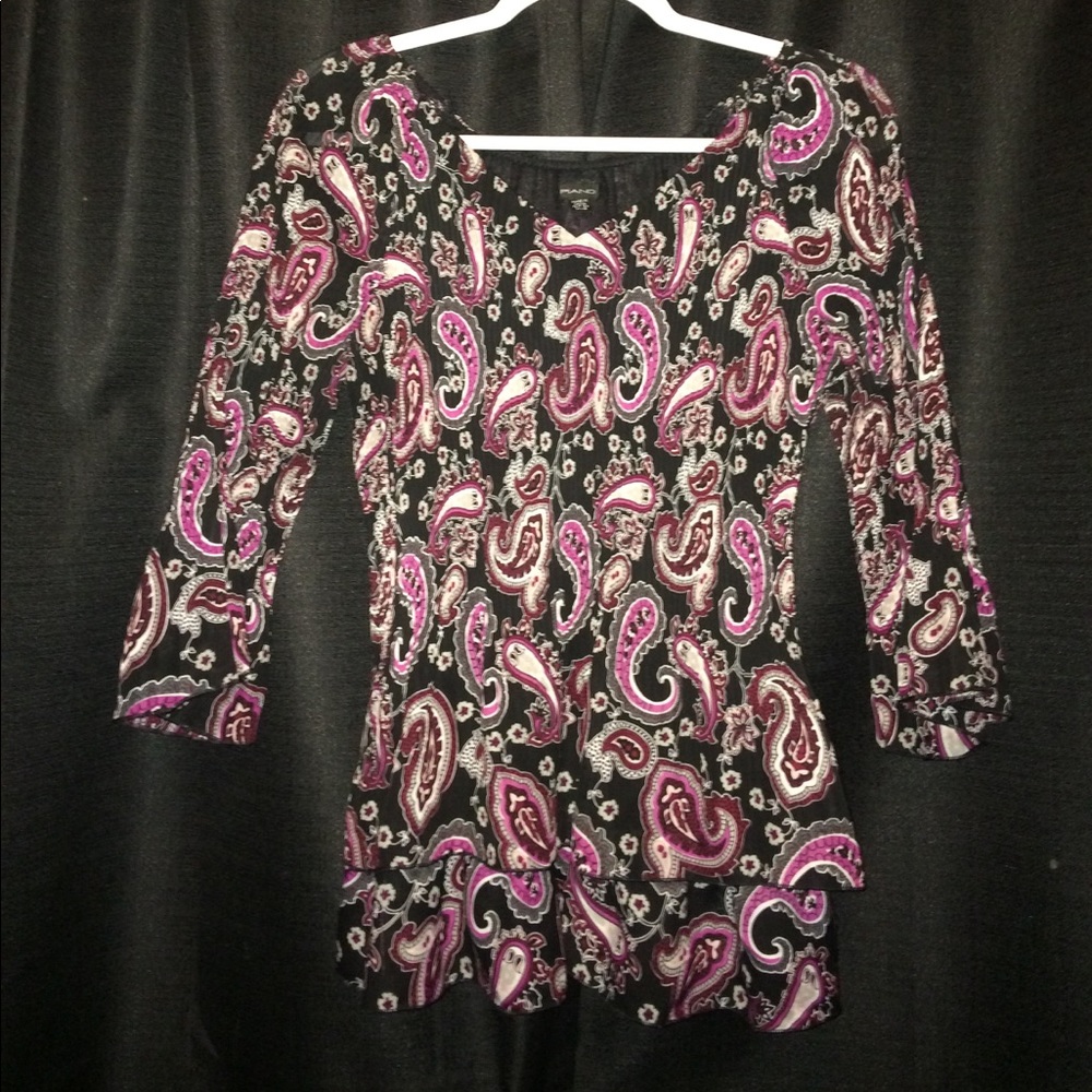 Gathered blouse with paisley decor.
