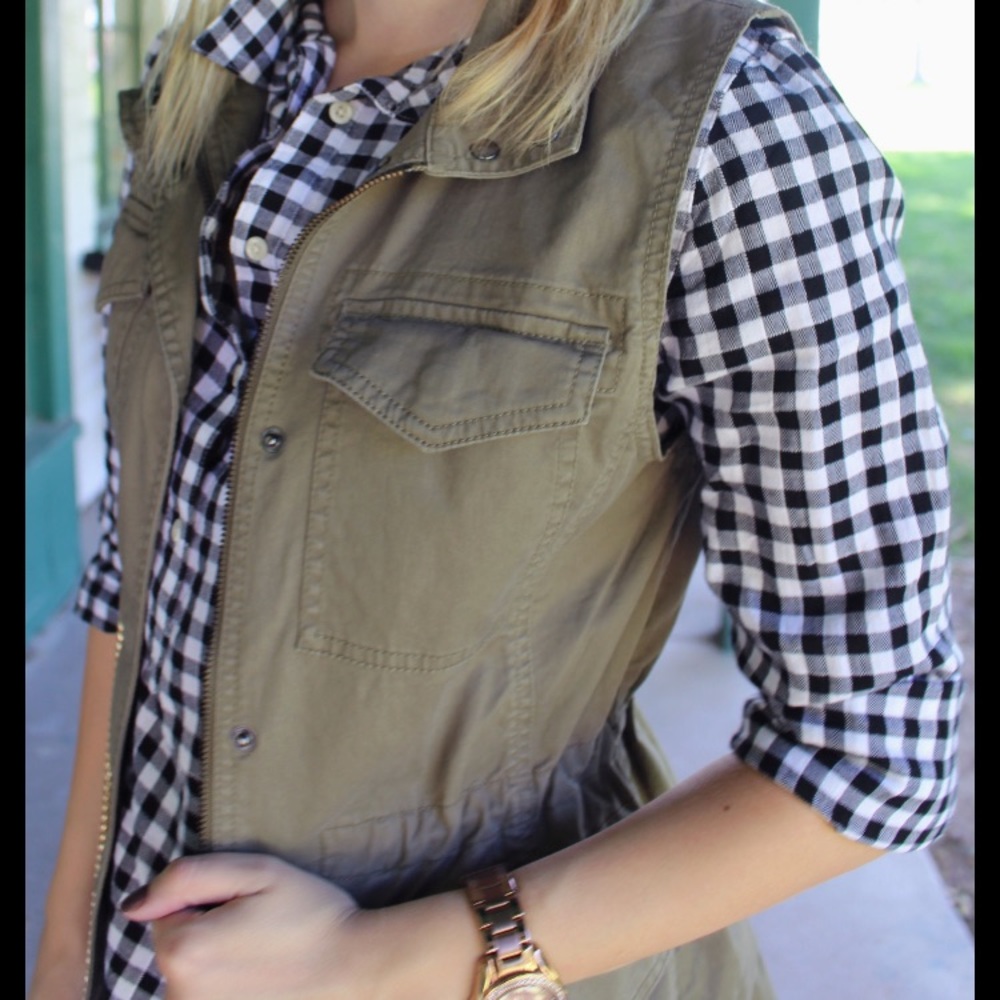 Banana Republic Army Green Utility Vest - Picture 1 of 4