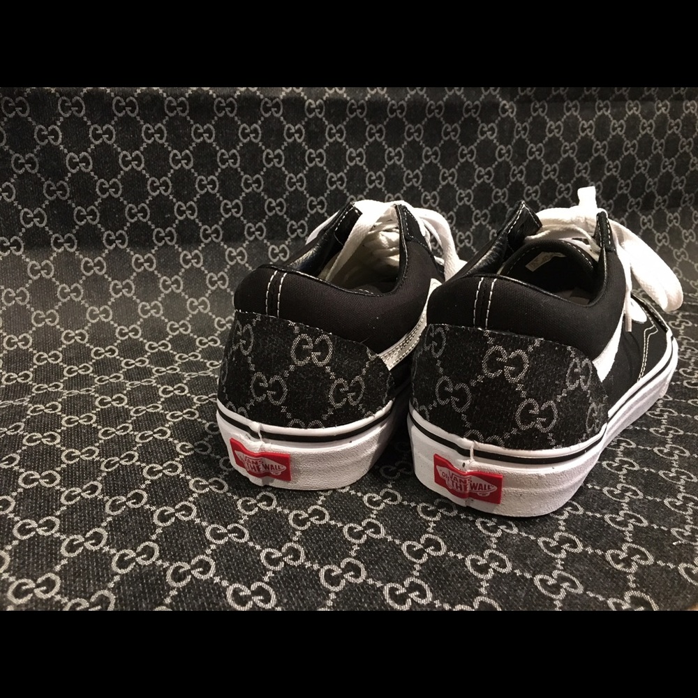 Custom vans - Picture 3 of 3