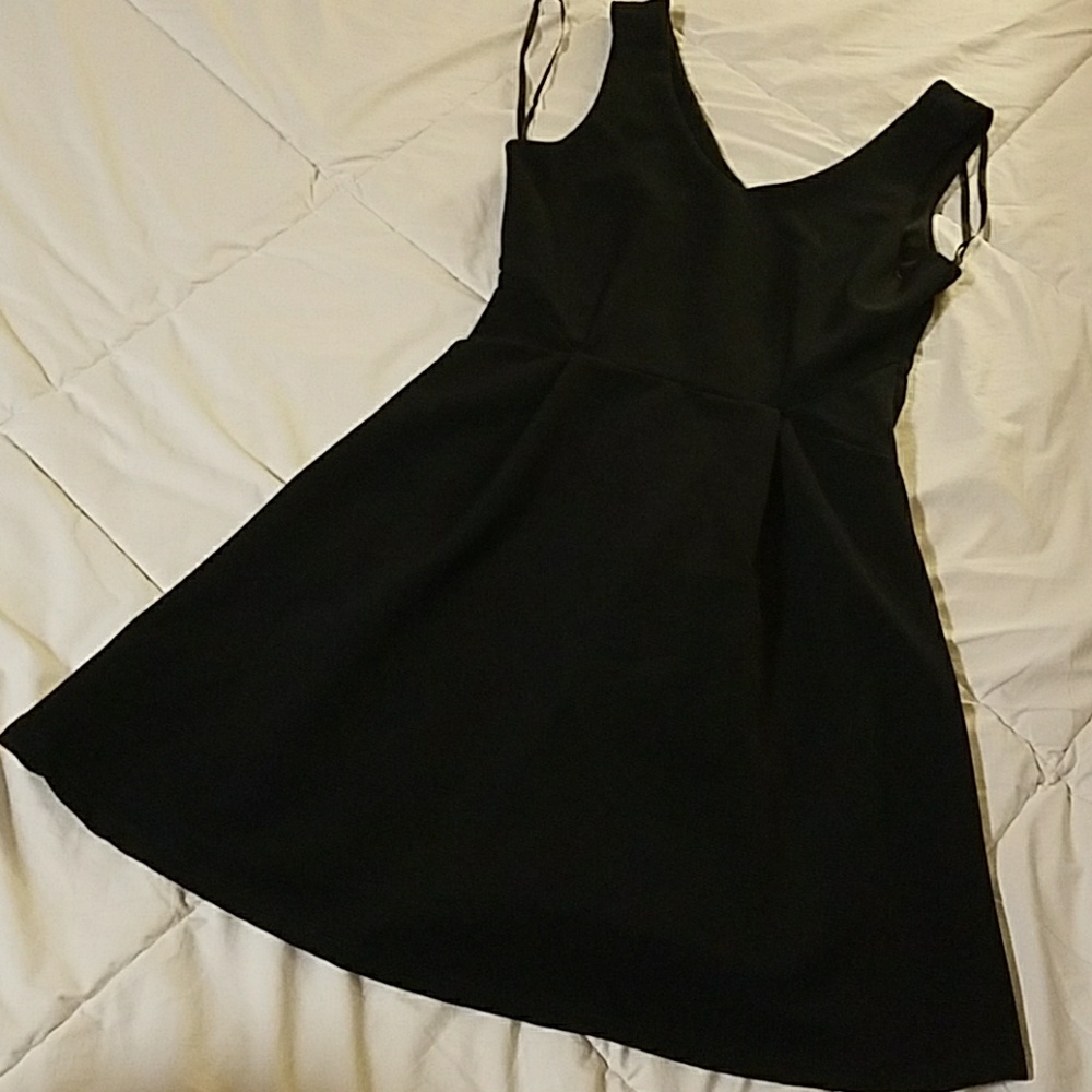 Juniors black dress