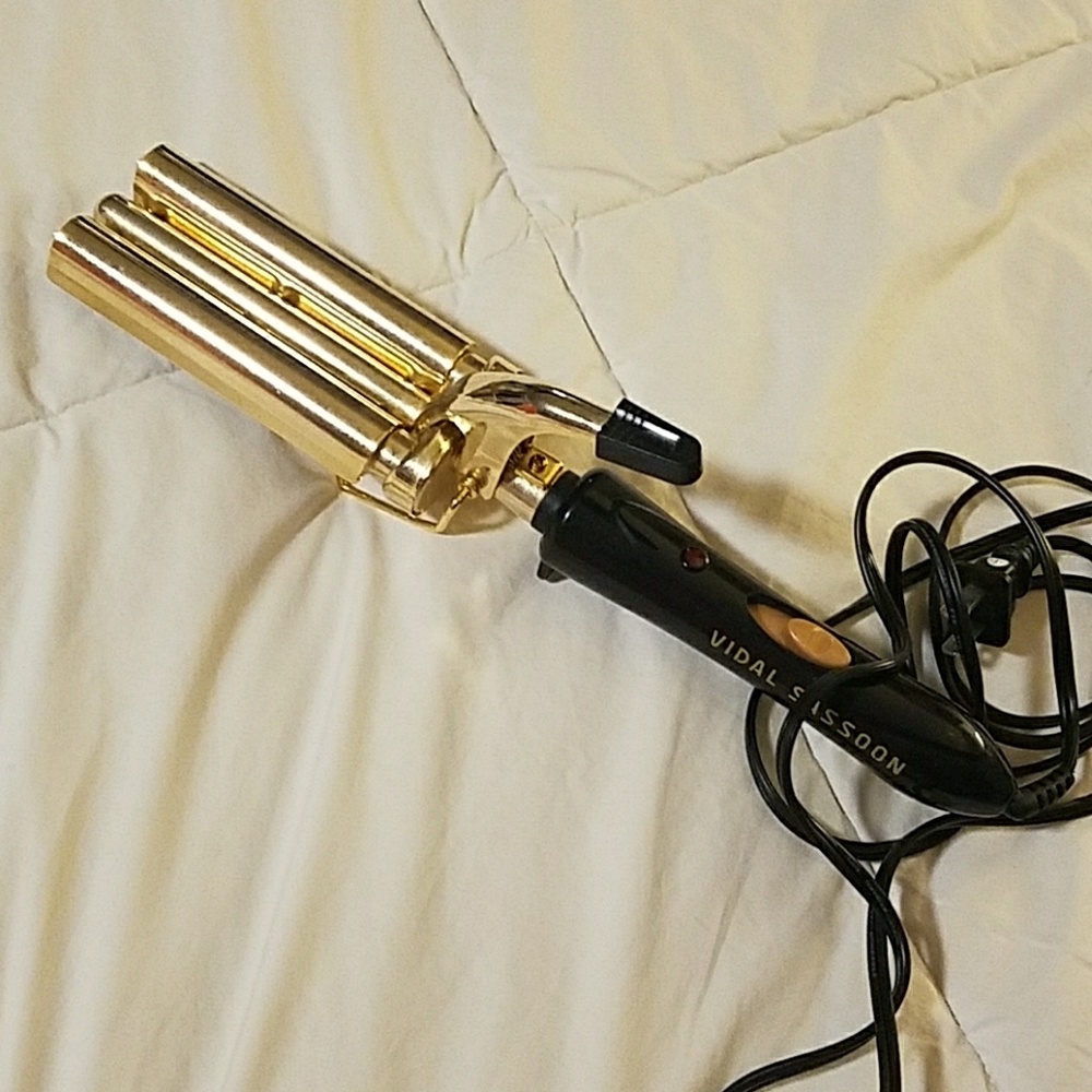Crimping curling iron.