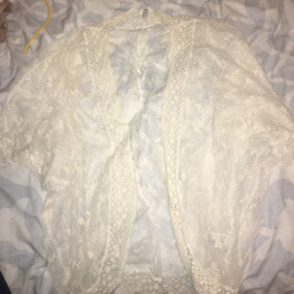 White lace kimono