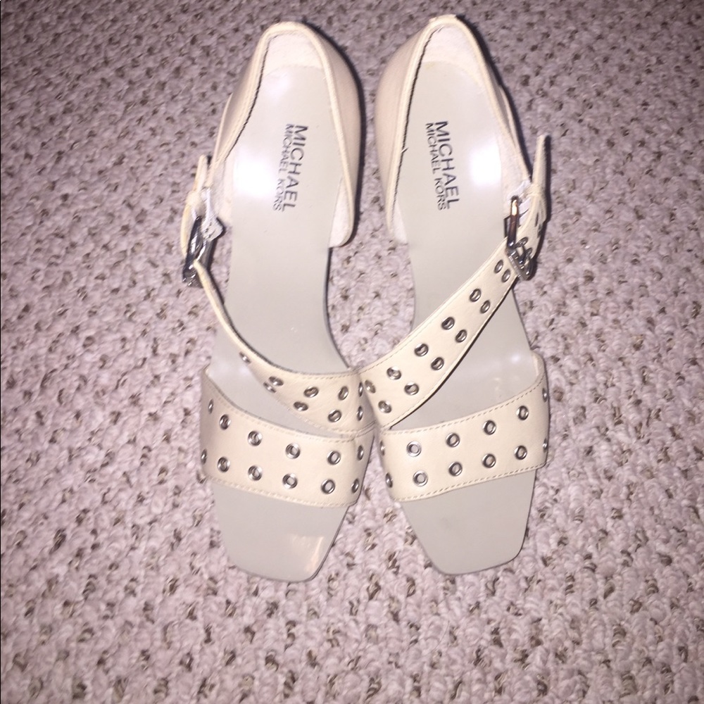 BRAND NEW Michael Kors Nude Heels