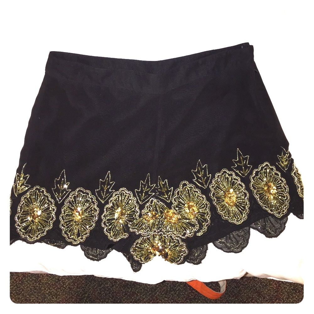 Embroidered dress shorts