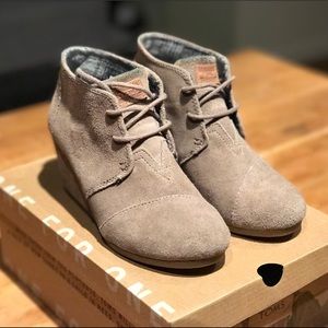 TOMS "Desert" Wedge