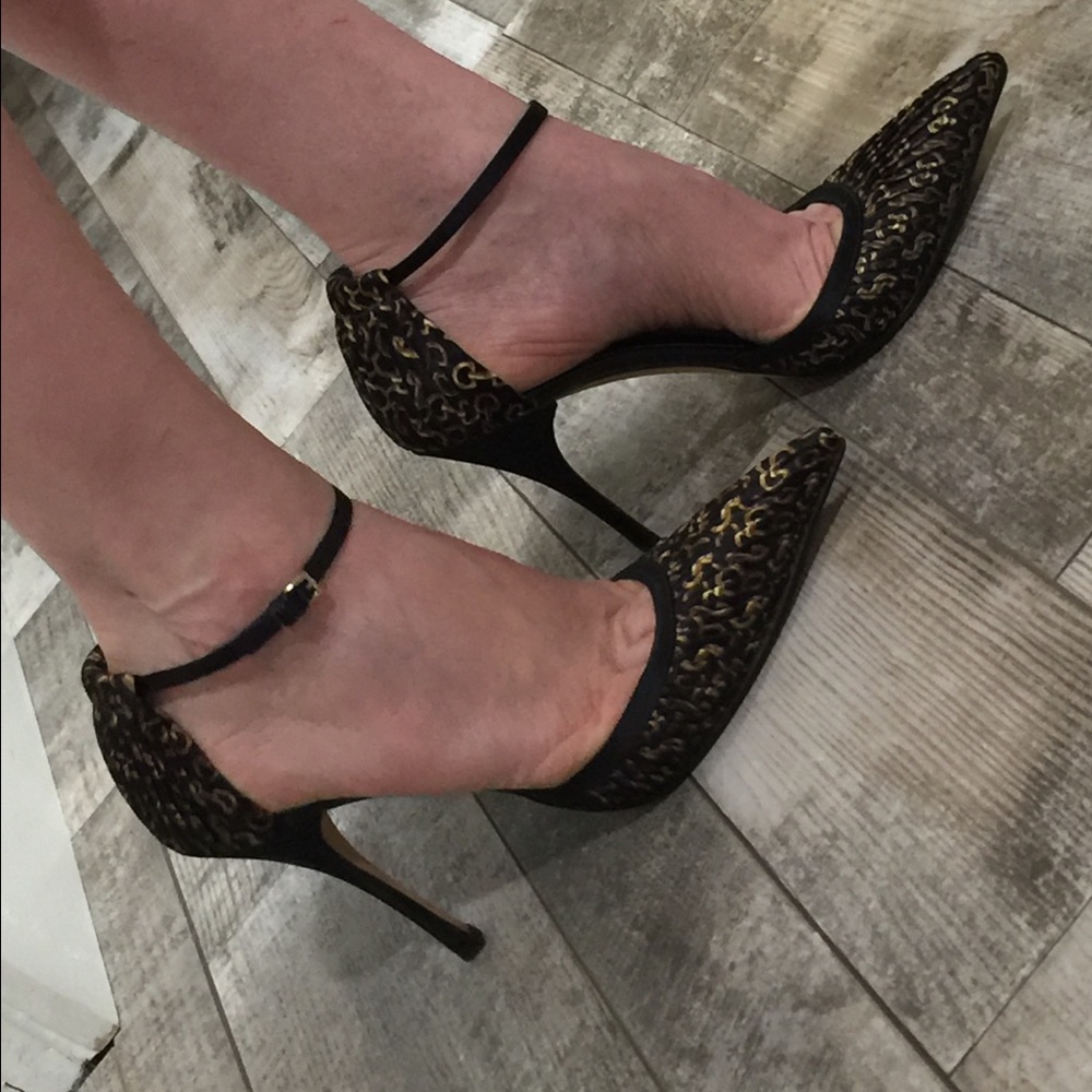 Gucci pleated satin high heel shoe very classy