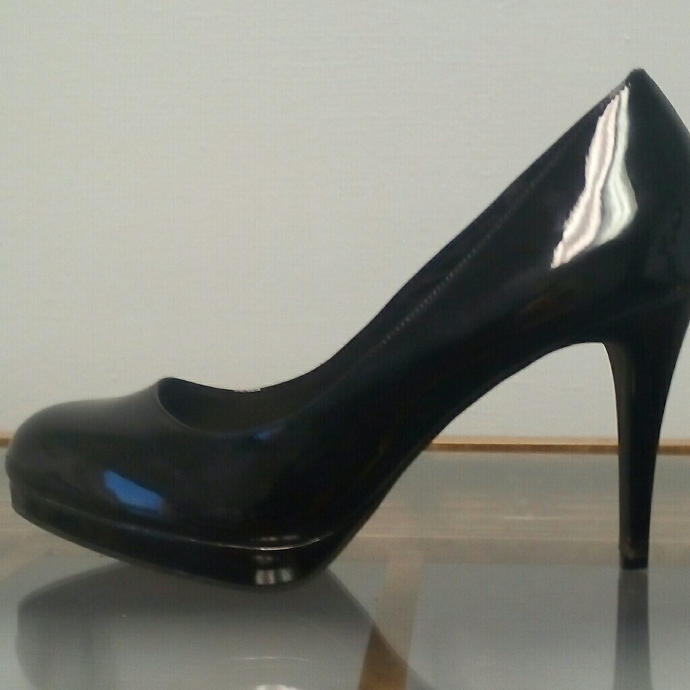 SALE! Christian Siriano Patent Heels. Size 11