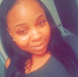 Meet your Posher, Monique