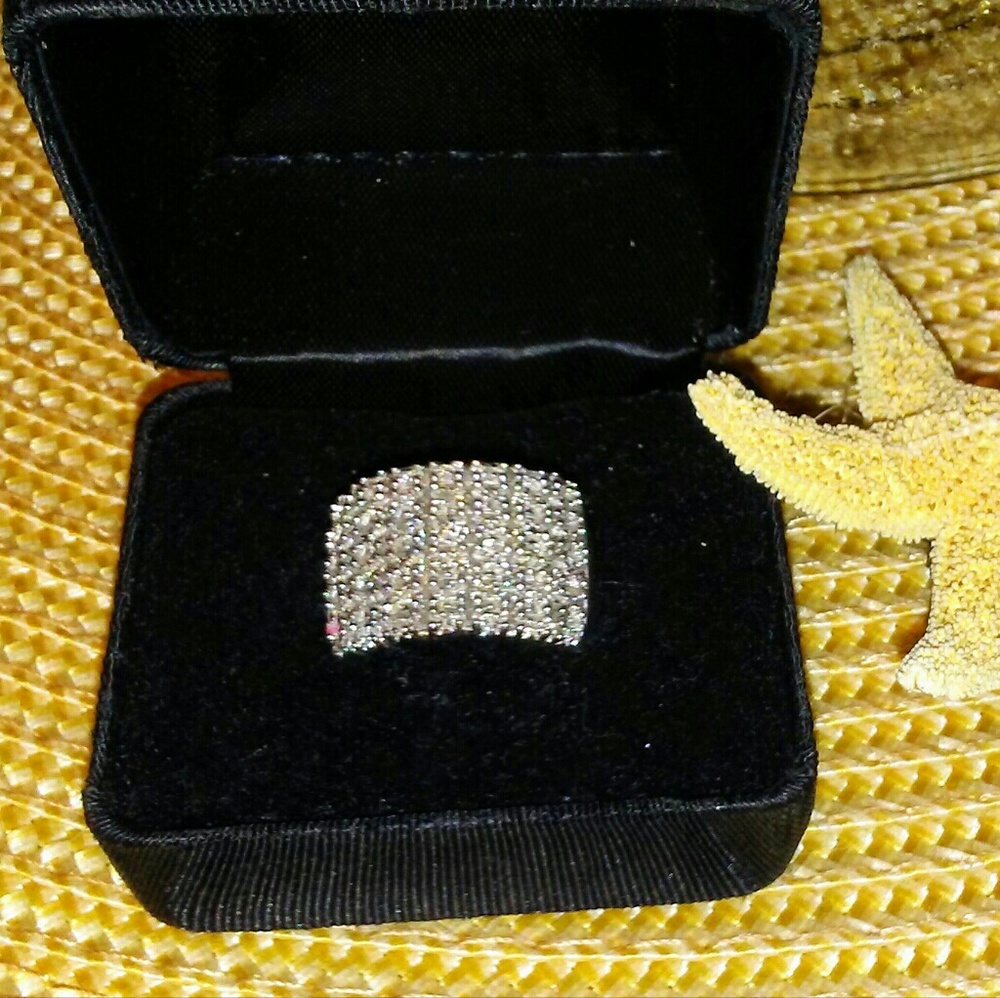 Diamond accent ring