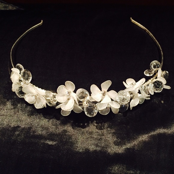David's Bridal Accessories - David's bridal beautiful floral headband-tiara 💕