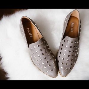 Vici Collection Scottie Studded Flat - Grey