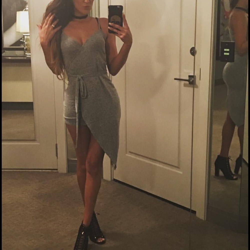 🎀Sexy Wrap Dress🎀 - Picture 2 of 6
