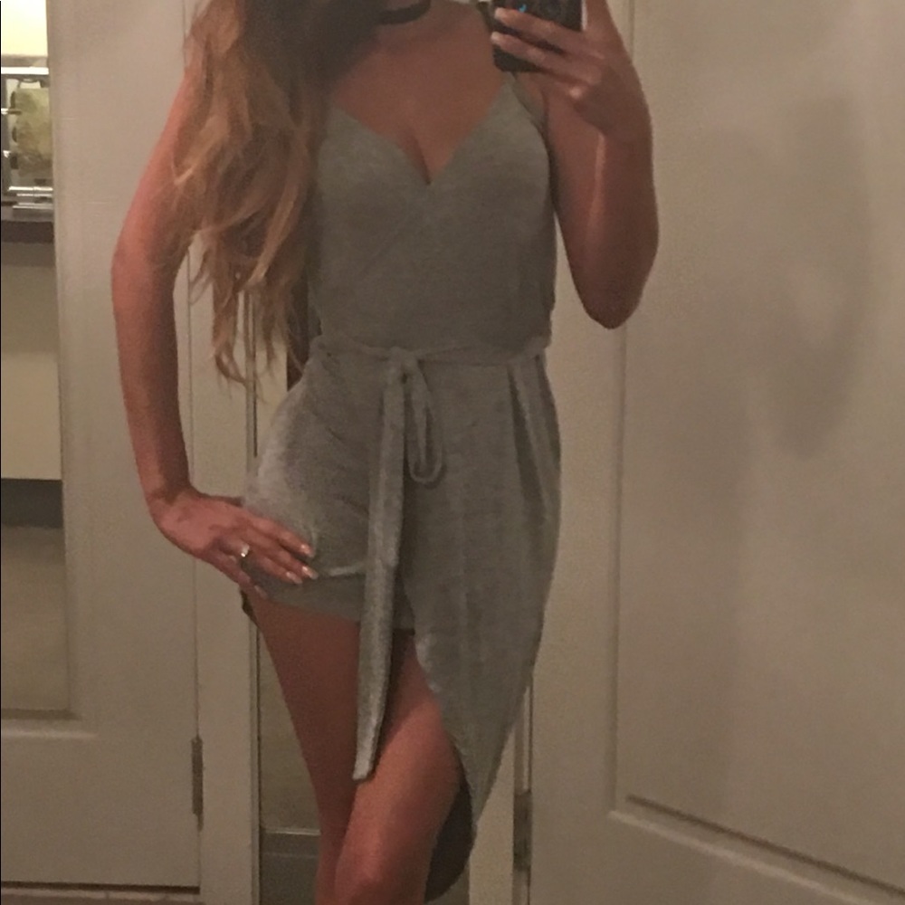 🎀Sexy Wrap Dress🎀 - Picture 4 of 6