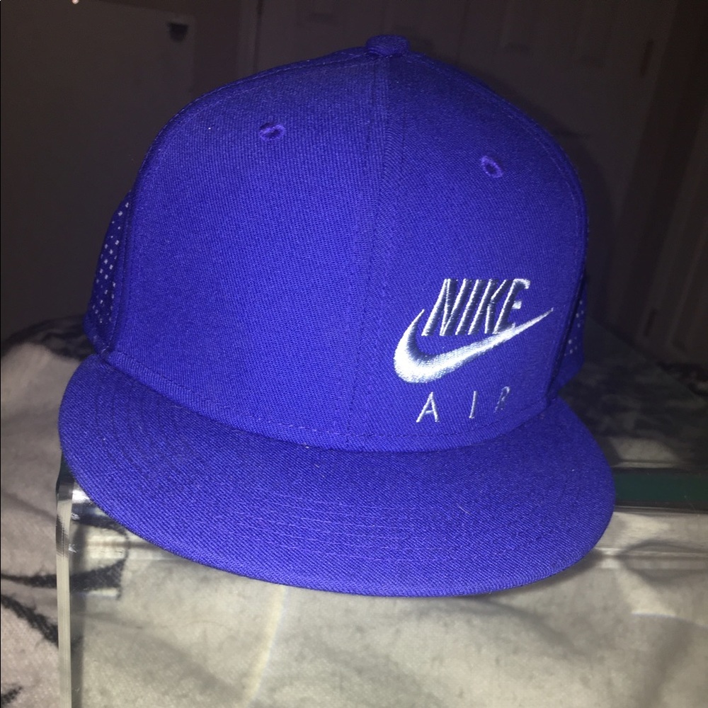 New never worn Boys Nike hat