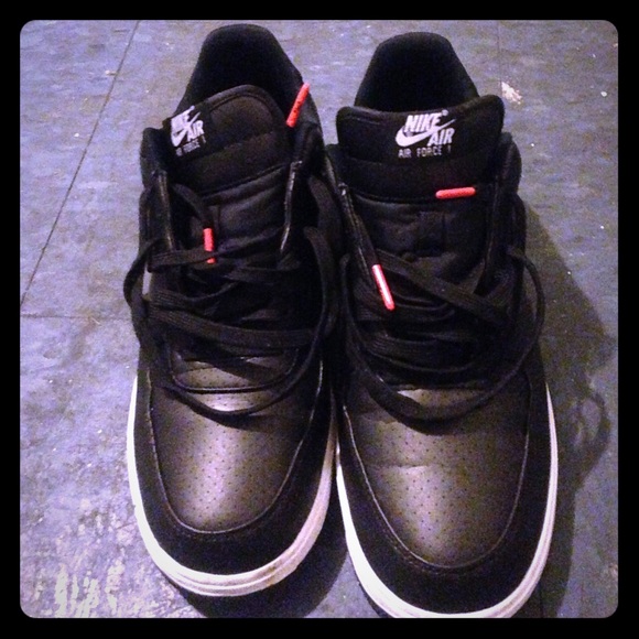 Men's black Air Force 1 size 10.5 - Picture 1 of 3