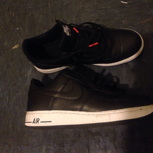 Men's black Air Force 1 size 10.5 - Picture 2 of 3