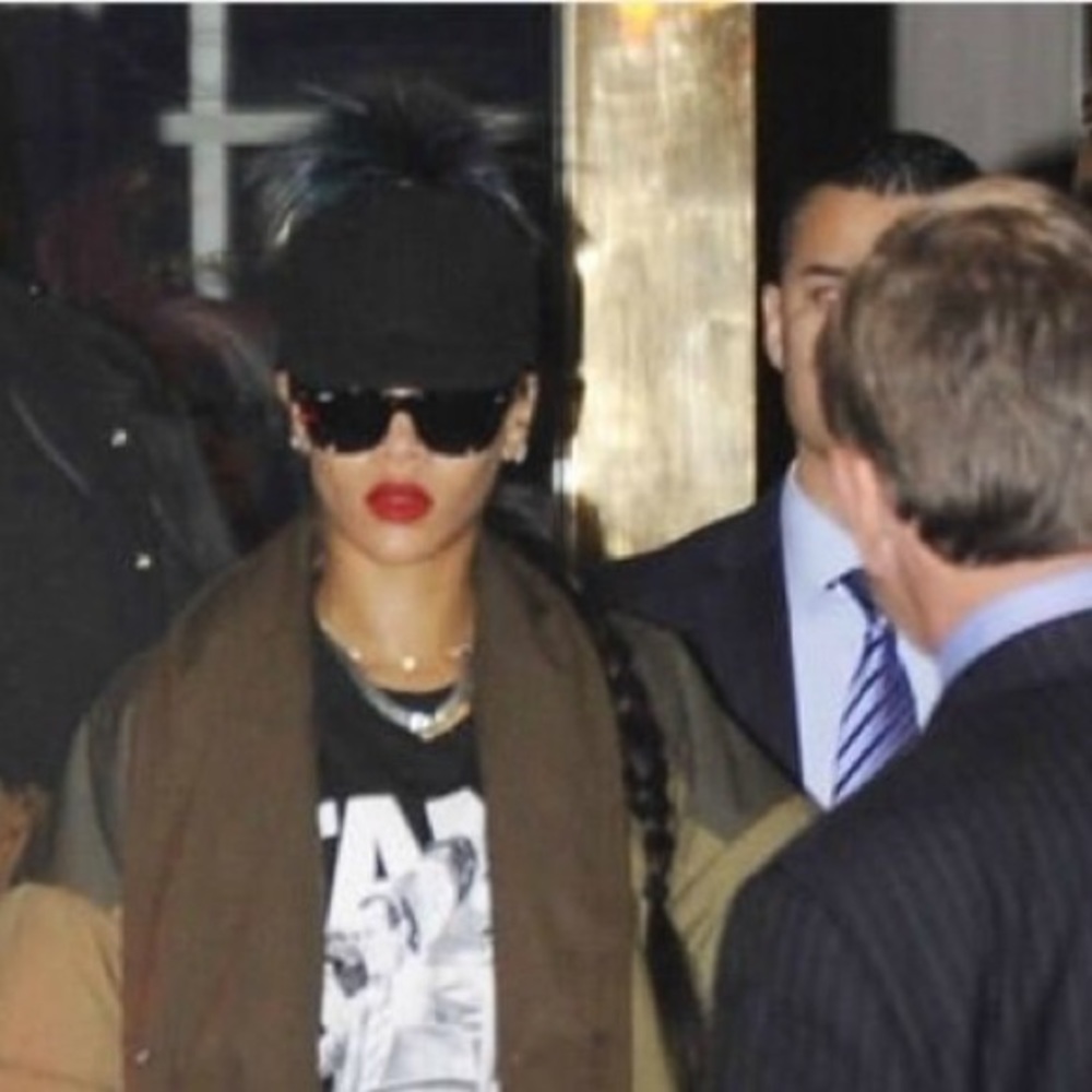 Trendy Pom Pom Cap 💎 - Picture 3 of 4