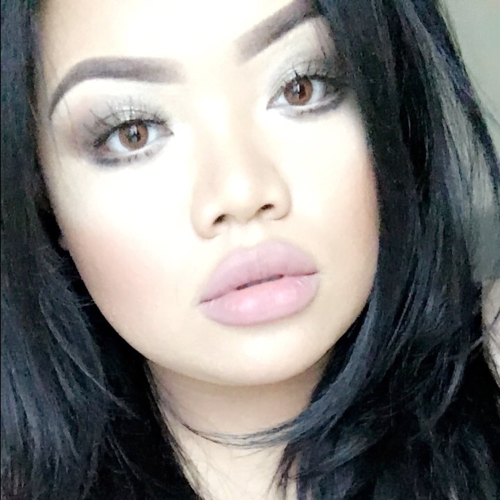 Meet your Posher, Kella